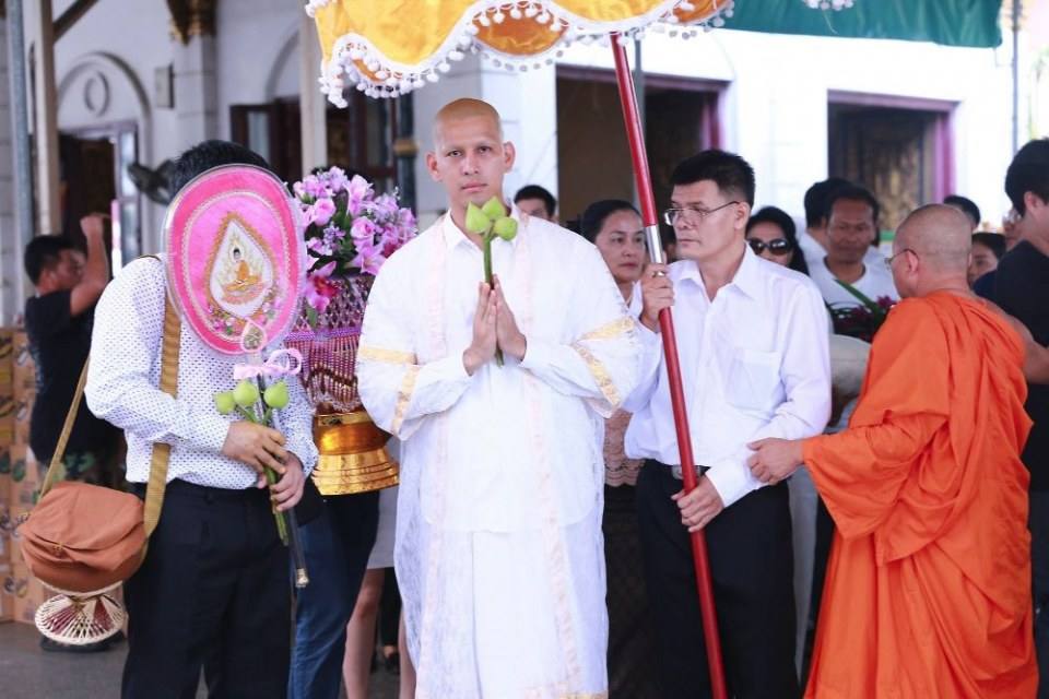 จะบาปมั๊ย....รักหลวงพี่เหม