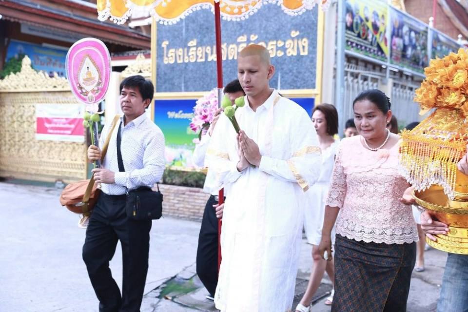จะบาปมั๊ย....รักหลวงพี่เหม