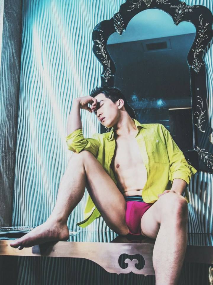 hot male 115 (18+)