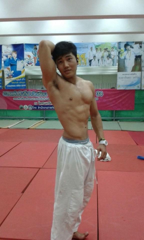นั่นขอบกางเกงในใช่ไหมคะ 1,975