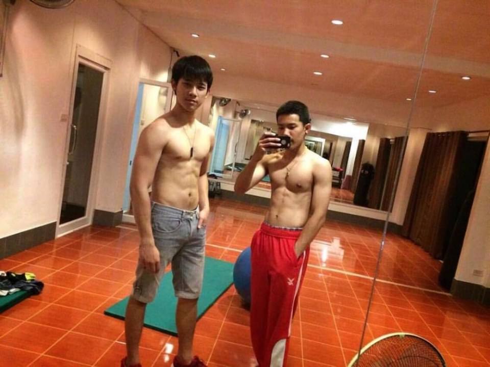 หล่อล่ำ ปล้ำเลยๆ