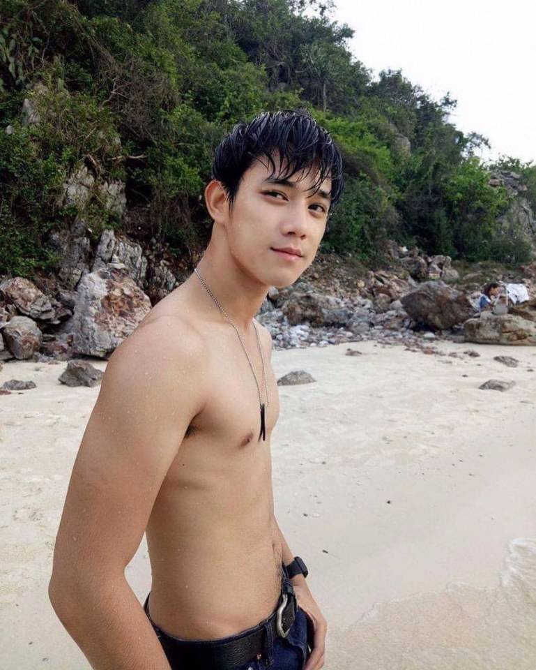 หล่อล่ำ ปล้ำเลยๆ