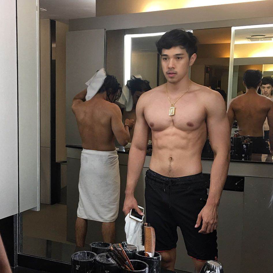 หล่อล่ำ ปล้ำเลยๆ