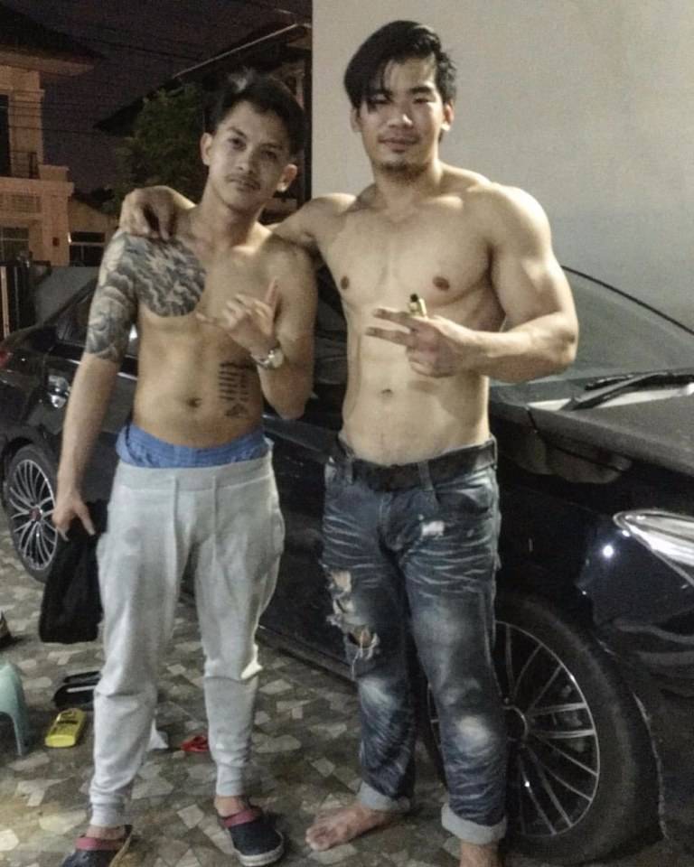 หล่อล่ำ ปล้ำเลยๆ