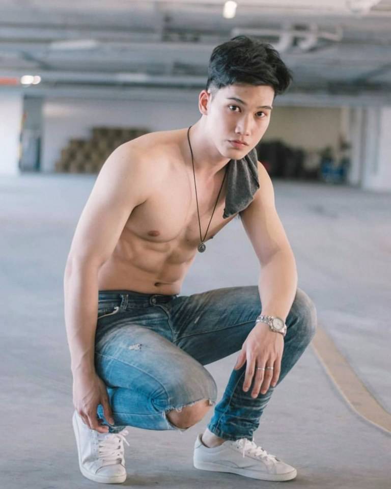 หล่อล่ำ ปล้ำเลยๆ