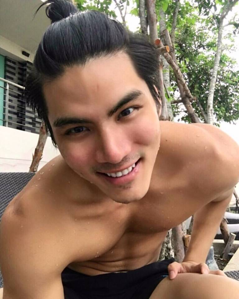 หล่อล่ำ ปล้ำเลยๆ