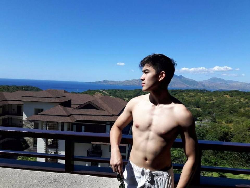 หล่อล่ำ ปล้ำเลยๆ