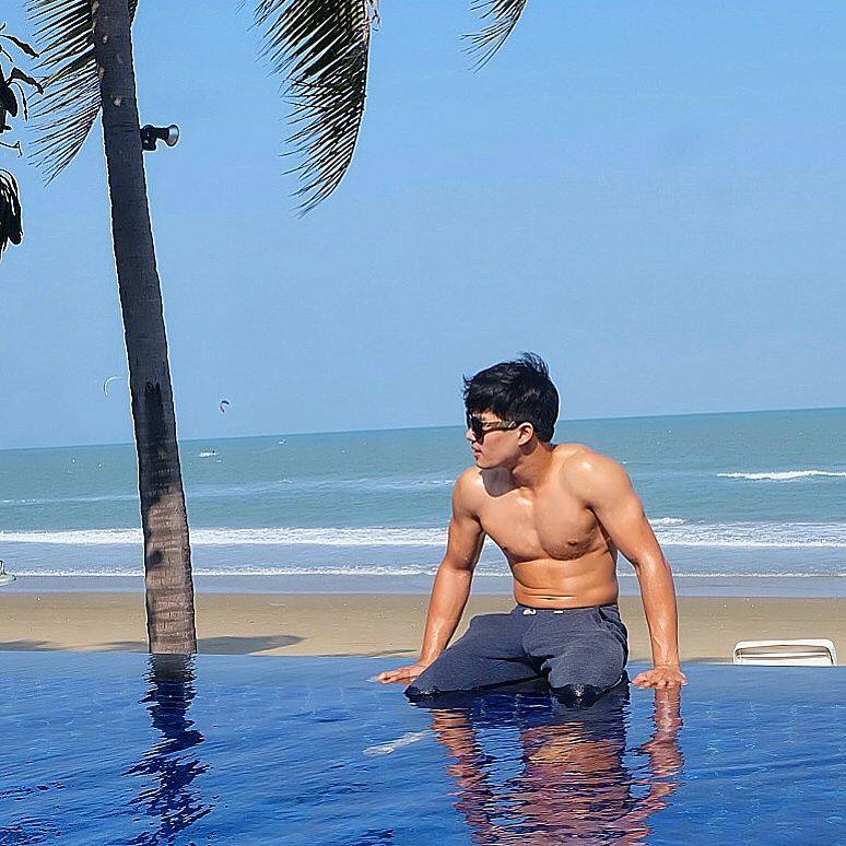 หล่อล่ำ ปล้ำเลยๆ