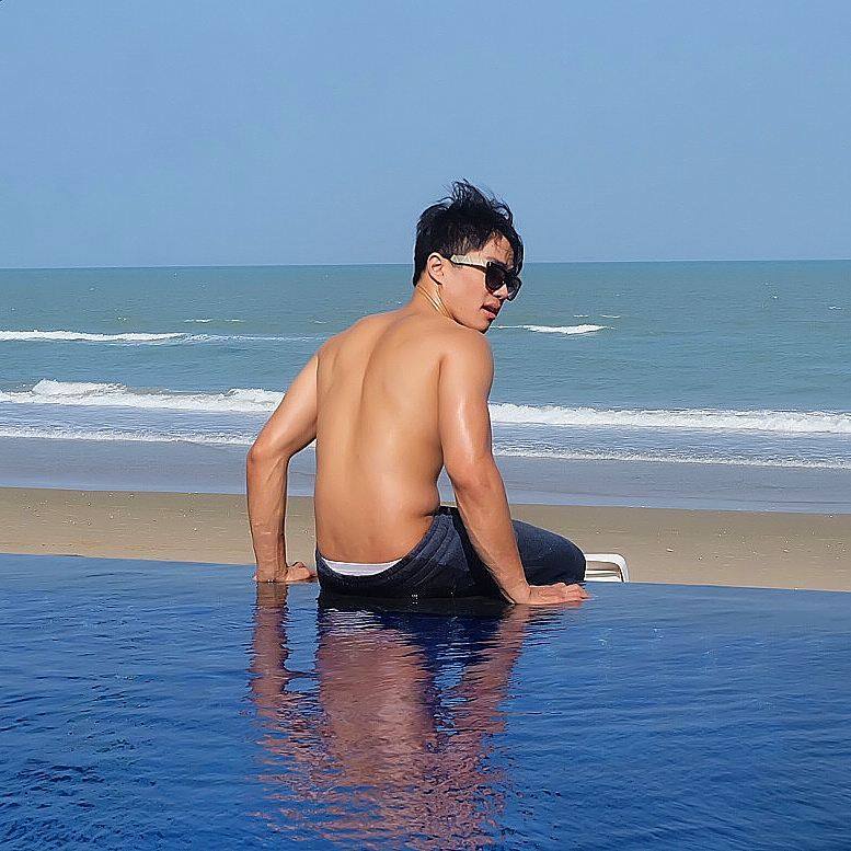 หล่อล่ำ ปล้ำเลยๆ