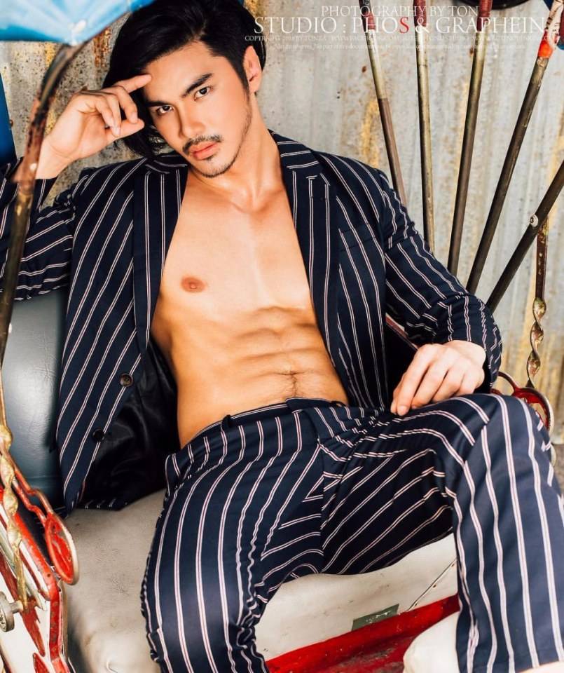 หล่อล่ำ ปล้ำเลยๆ