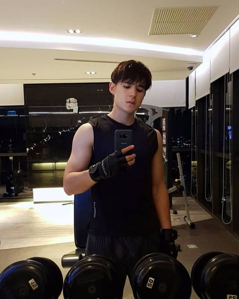 หล่อล่ำ ปล้ำเลยๆ