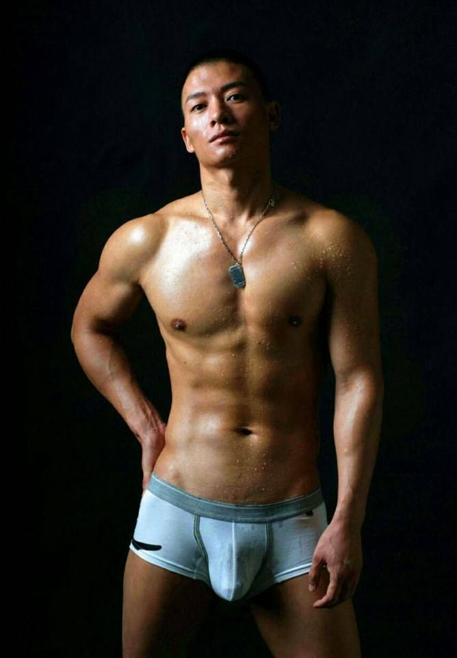 hot male 118 (18+)