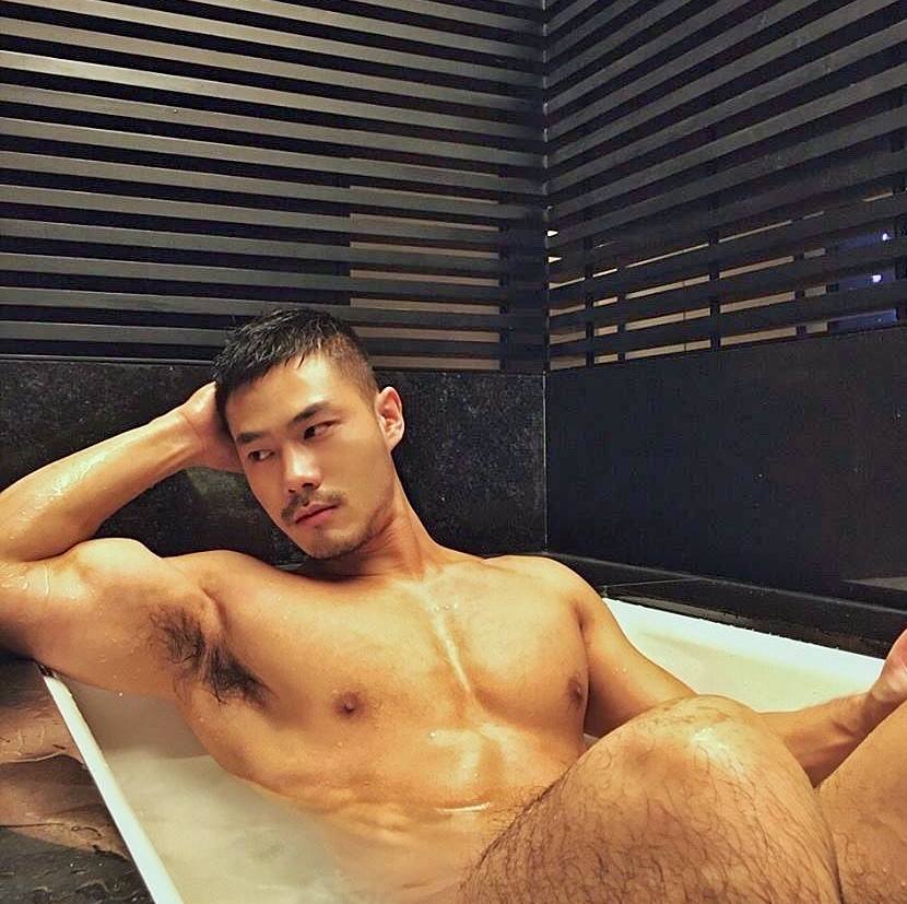 hot male 119 (18+)