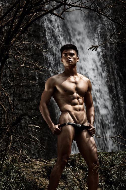 hot male 119 (18+)