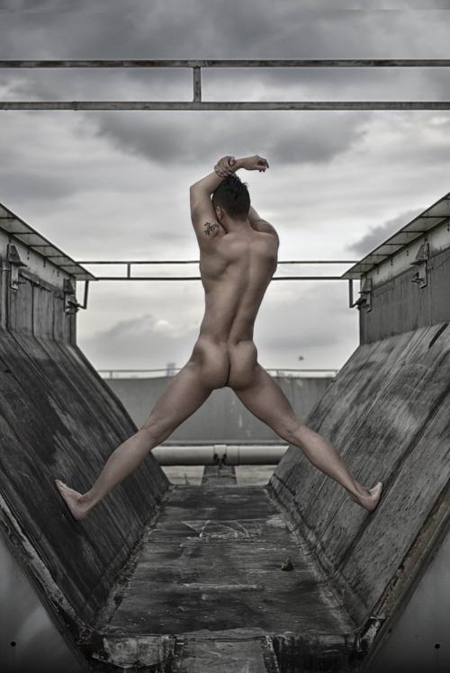 hot male 119 (18+)