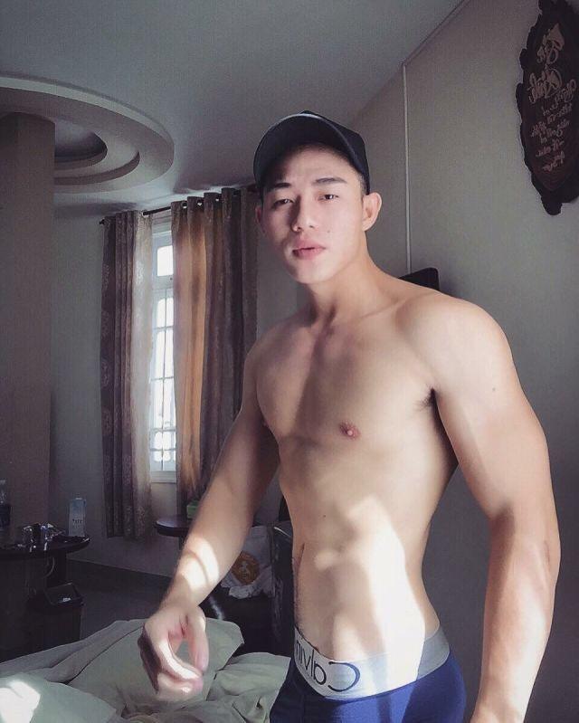 ตี๋เวียดหล่อแน่น Hieu Pham