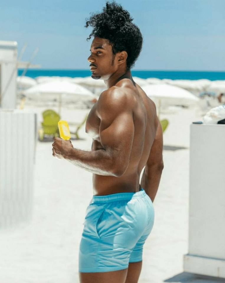 hot male 120 (18+)