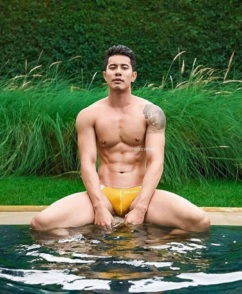 hot male 121 (18+)