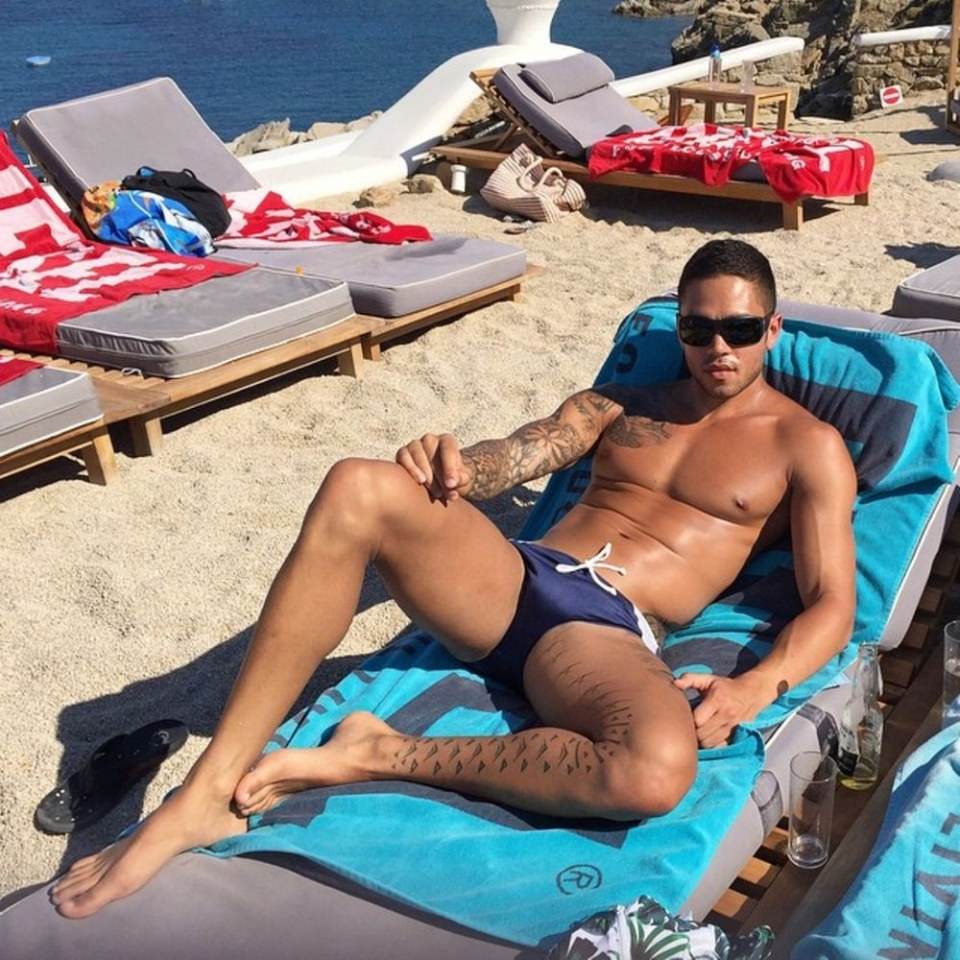 hot male 121 (18+)