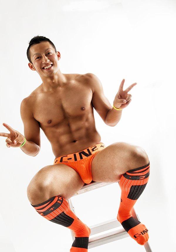 hot male 123 (18+)