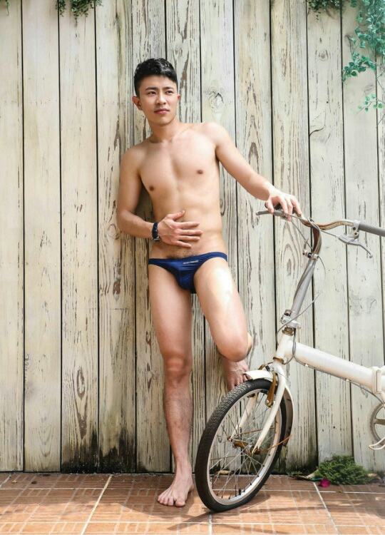 hot male 126 (18+)
