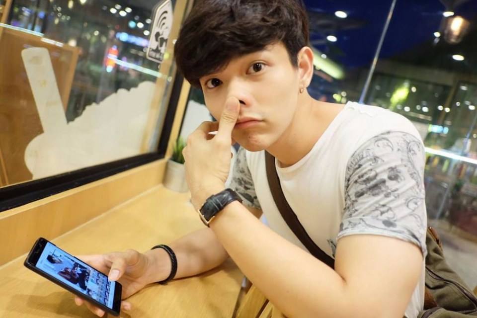 อย่าให้เขาฮู้เด้อว่าเฮาหลงฮักเขา,อยากเห็นหุ่นเขาแต่บ่เห็นถอดเลยหุ่นเขาบ่ดีบ่จึ่งบ่กล้าถอด(พระเอก.U-PRINCE Series - ตอน เซอร์เวย์)
