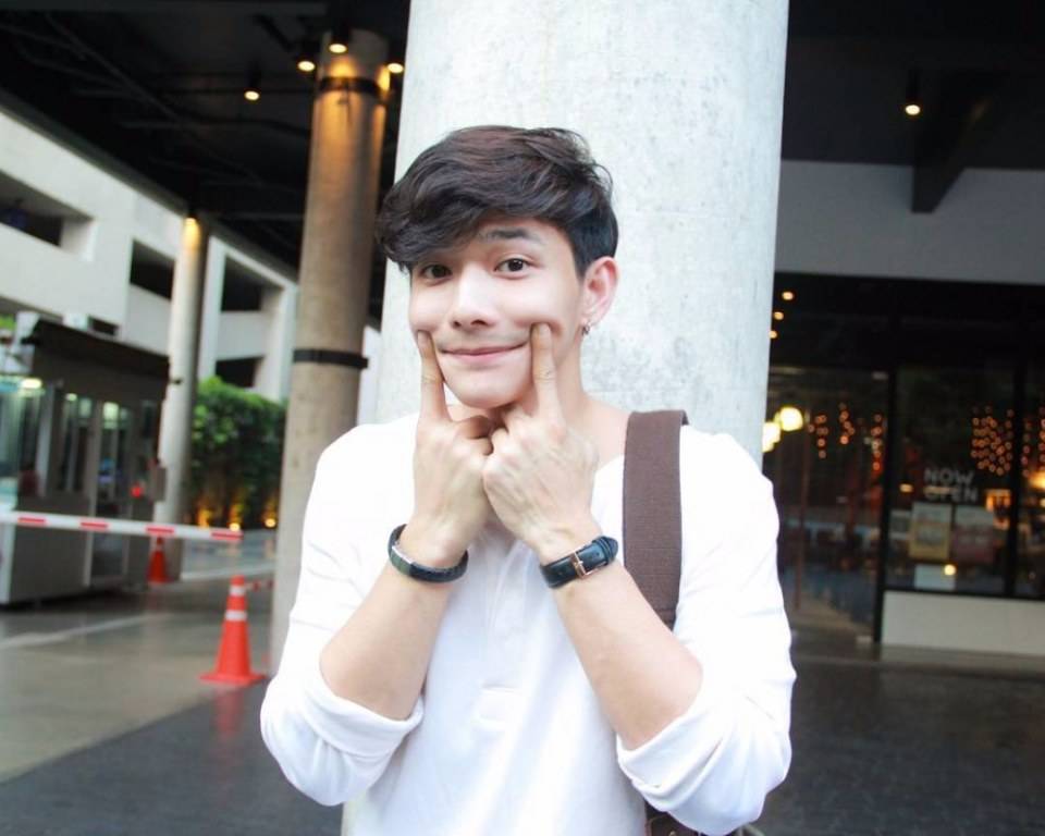 อย่าให้เขาฮู้เด้อว่าเฮาหลงฮักเขา,อยากเห็นหุ่นเขาแต่บ่เห็นถอดเลยหุ่นเขาบ่ดีบ่จึ่งบ่กล้าถอด(พระเอก.U-PRINCE Series - ตอน เซอร์เวย์)