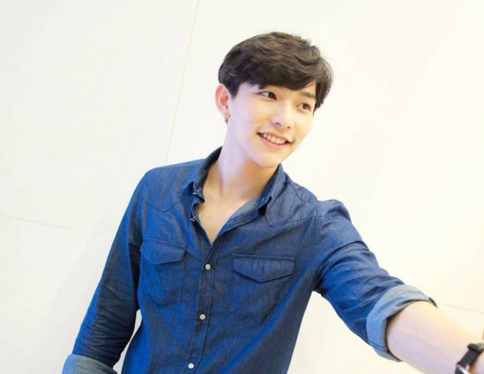 อย่าให้เขาฮู้เด้อว่าเฮาหลงฮักเขา,อยากเห็นหุ่นเขาแต่บ่เห็นถอดเลยหุ่นเขาบ่ดีบ่จึ่งบ่กล้าถอด(พระเอก.U-PRINCE Series - ตอน เซอร์เวย์)