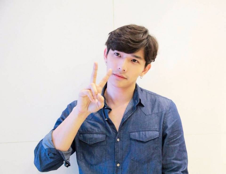 อย่าให้เขาฮู้เด้อว่าเฮาหลงฮักเขา,อยากเห็นหุ่นเขาแต่บ่เห็นถอดเลยหุ่นเขาบ่ดีบ่จึ่งบ่กล้าถอด(พระเอก.U-PRINCE Series - ตอน เซอร์เวย์)
