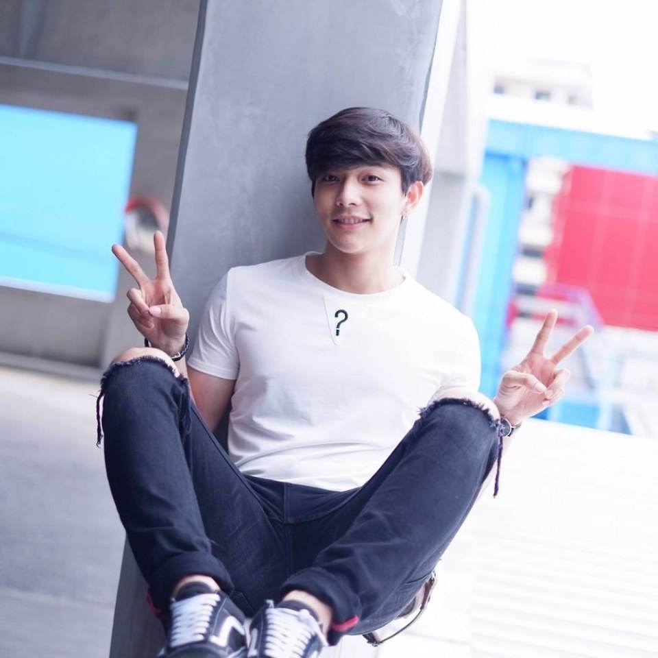 อย่าให้เขาฮู้เด้อว่าเฮาหลงฮักเขา,อยากเห็นหุ่นเขาแต่บ่เห็นถอดเลยหุ่นเขาบ่ดีบ่จึ่งบ่กล้าถอด(พระเอก.U-PRINCE Series - ตอน เซอร์เวย์)