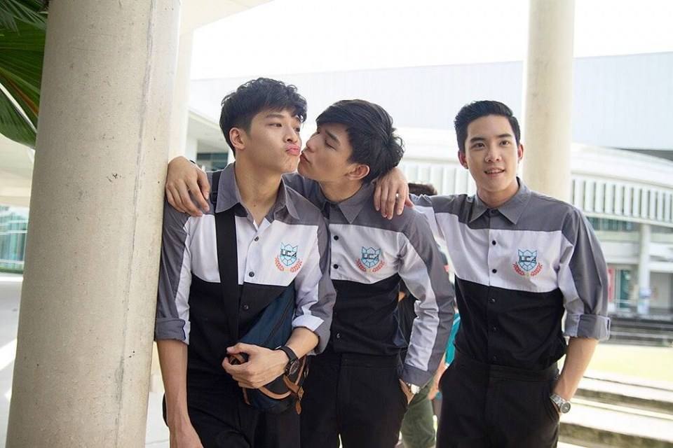 อย่าให้เขาฮู้เด้อว่าเฮาหลงฮักเขา,อยากเห็นหุ่นเขาแต่บ่เห็นถอดเลยหุ่นเขาบ่ดีบ่จึ่งบ่กล้าถอด(พระเอก.U-PRINCE Series - ตอน เซอร์เวย์)
