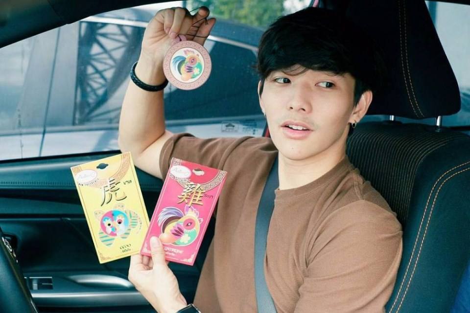 อย่าให้เขาฮู้เด้อว่าเฮาหลงฮักเขา,อยากเห็นหุ่นเขาแต่บ่เห็นถอดเลยหุ่นเขาบ่ดีบ่จึ่งบ่กล้าถอด(พระเอก.U-PRINCE Series - ตอน เซอร์เวย์)