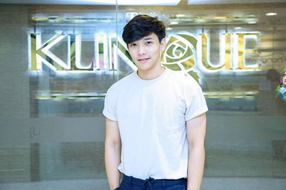 อย่าให้เขาฮู้เด้อว่าเฮาหลงฮักเขา,อยากเห็นหุ่นเขาแต่บ่เห็นถอดเลยหุ่นเขาบ่ดีบ่จึ่งบ่กล้าถอด(พระเอก.U-PRINCE Series - ตอน เซอร์เวย์)