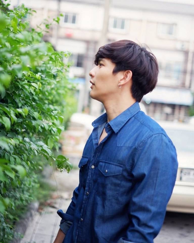 อย่าให้เขาฮู้เด้อว่าเฮาหลงฮักเขา,อยากเห็นหุ่นเขาแต่บ่เห็นถอดเลยหุ่นเขาบ่ดีบ่จึ่งบ่กล้าถอด(พระเอก.U-PRINCE Series - ตอน เซอร์เวย์)