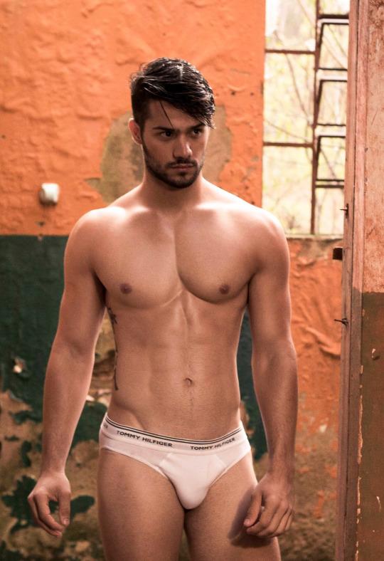hot male 127 (18+)