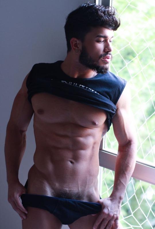 hot male 127 (18+)