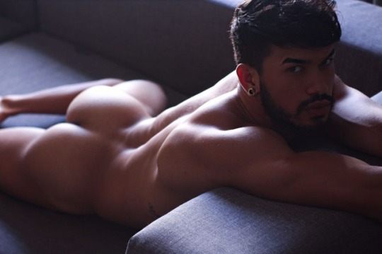 hot male 127 (18+)