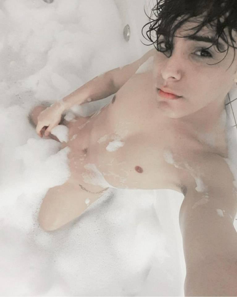 hot male 129 (18+)