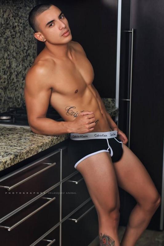 hot male 129 (18+)