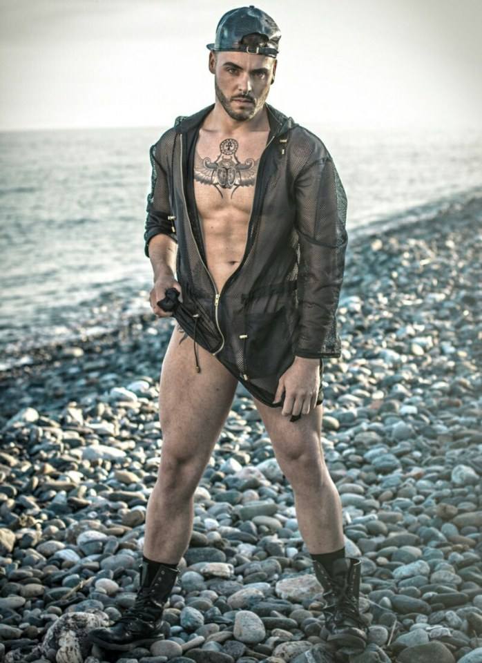 hot male 130 (18+)