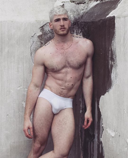 hot male 130 (18+)