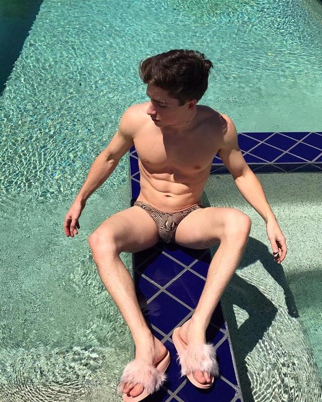 hot male 135 (18+)