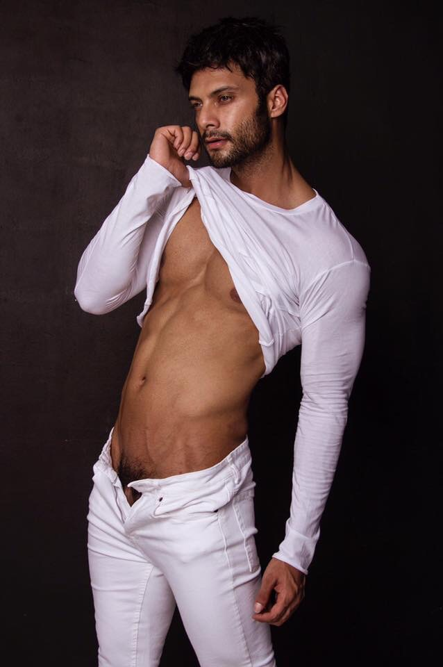 hot male 137 (18+)