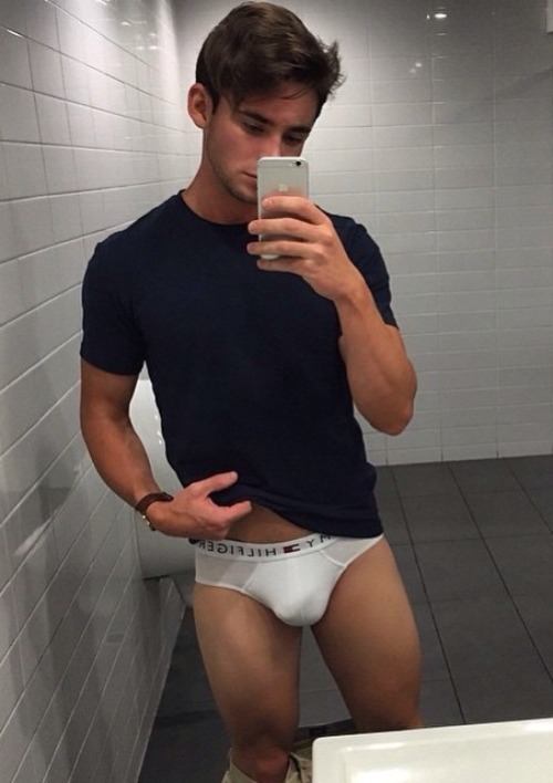 hot male 137 (18+)