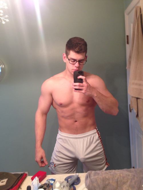 hot male 137 (18+)