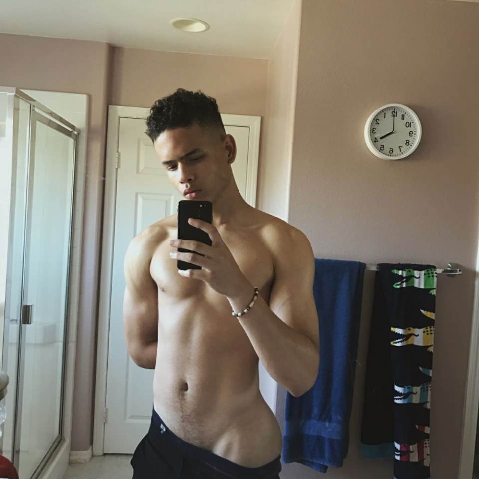 hot male 137 (18+)
