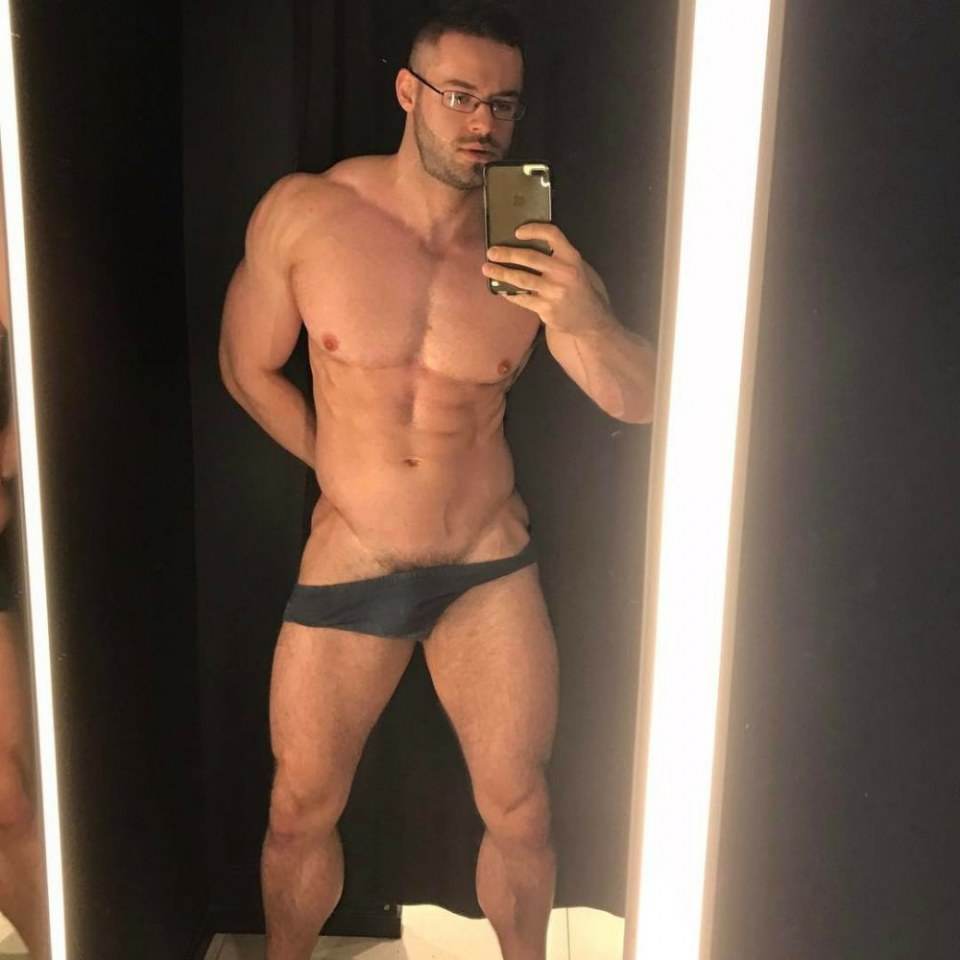 hot male 137 (18+)