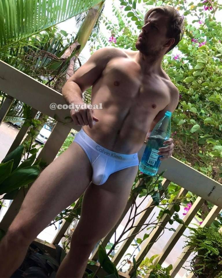hot male 139 (18+)