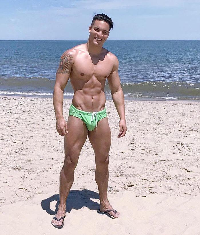 hot male 139 (18+)