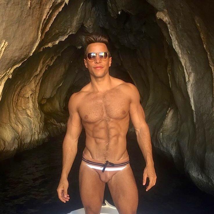 hot male 139 (18+)